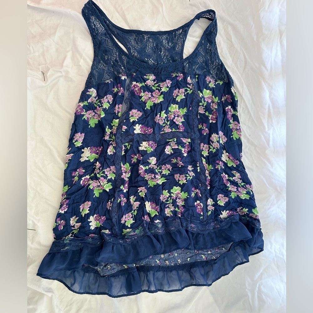 Women’s floral and lace tank top